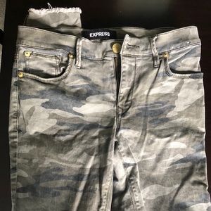 EXPRESS CAMO JEANS WOMENS SZ 2